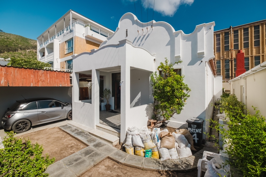 3 Bedroom Property for Sale in Sea Point Western Cape